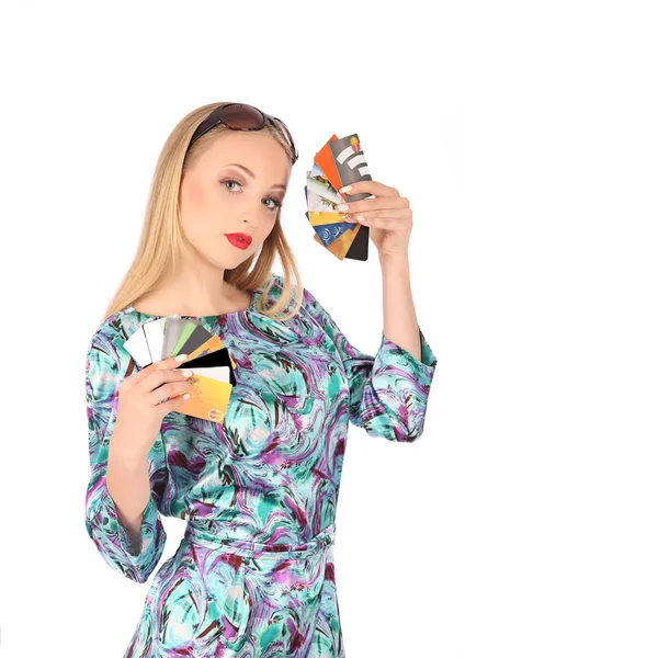 Atractiva rubia con tarjeta de crédito en la mano — Foto de Stock