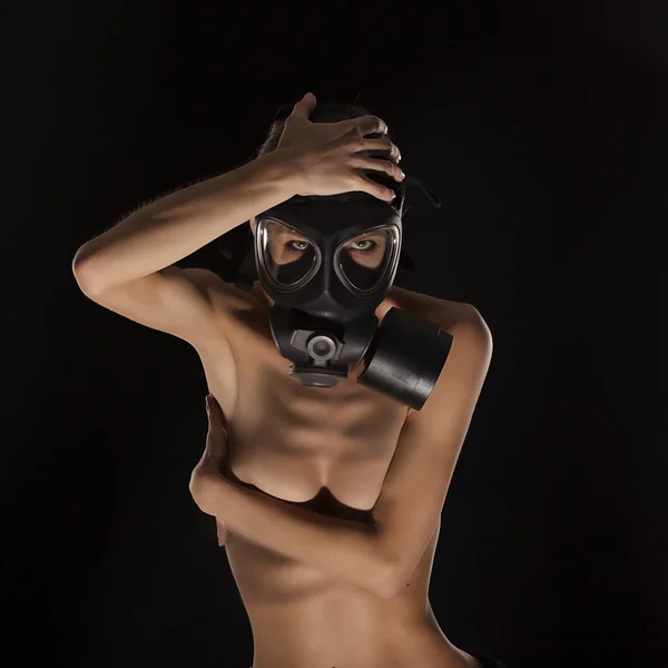 Sexy Frau trägt eine Munition Gasmaske — Stockfoto