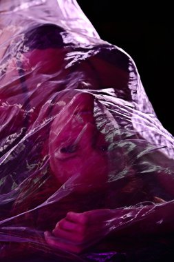 Menekşe peçe altında çok güzel genç seksi kadın portresi