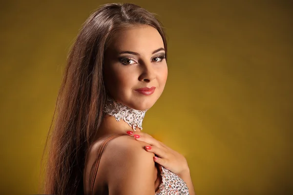 Bella ballerina professionista esegue danza latina. Passione ed espressione . — Foto Stock