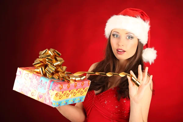 Retrato de hermosa chica sexy con ropa de Santa Claus — Foto de Stock