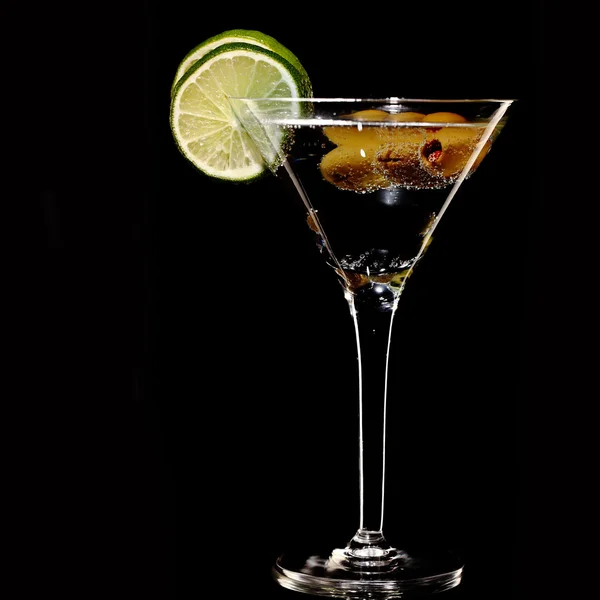 Martini, frischer Coctail isoliert auf schwarz — Stockfoto