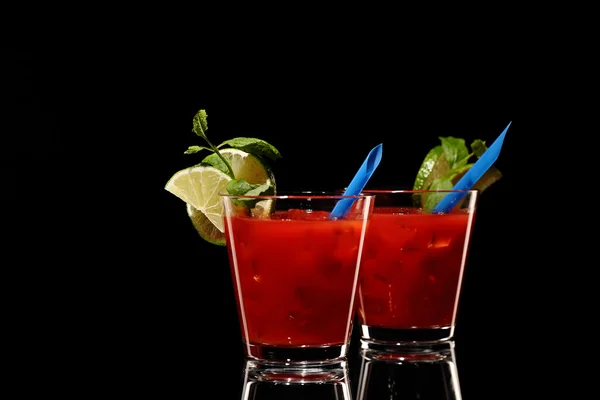 Blutige Mary frischen Coctail isoliert auf schwarz — Stockfoto