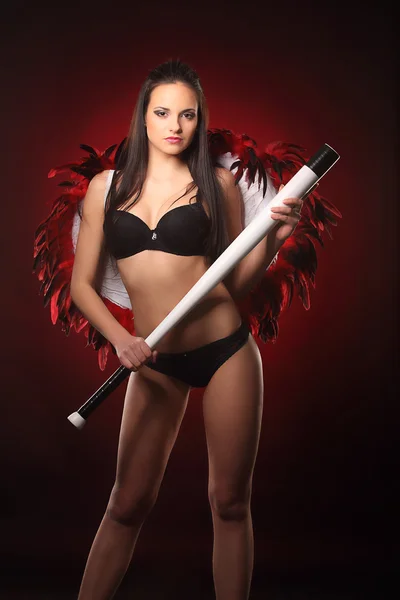 Valentines beauté fille avec de grandes ailes rouges et blanches — Photo