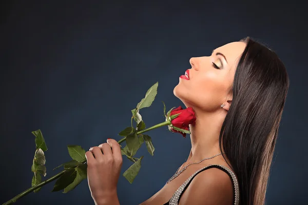 Valentines beautyfull girl with red rose in her hands — Stock Photo, Image