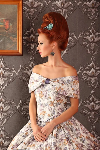 Lüks vintage Victoria elbise genç güzel kadın