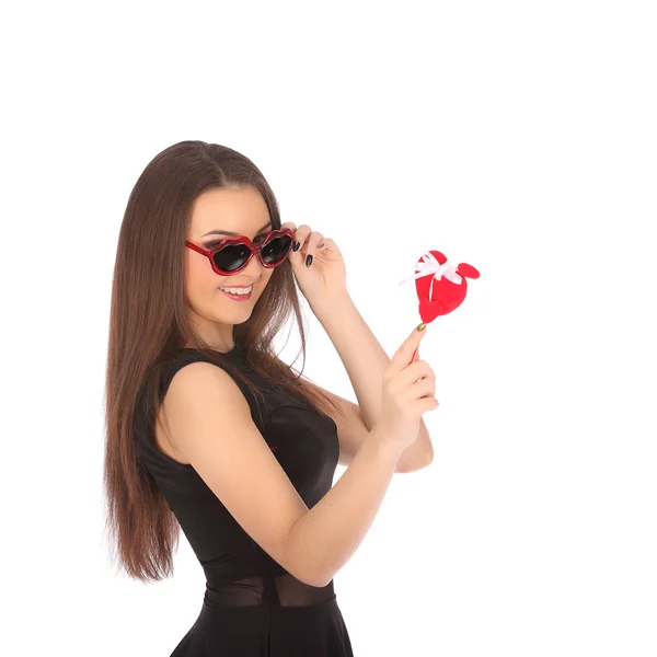 San Valentín hermosa chica con el corazón en sus manos —  Fotos de Stock