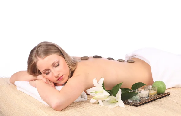 Jonge vrouw krijgt een massage in de spa — Stockfoto