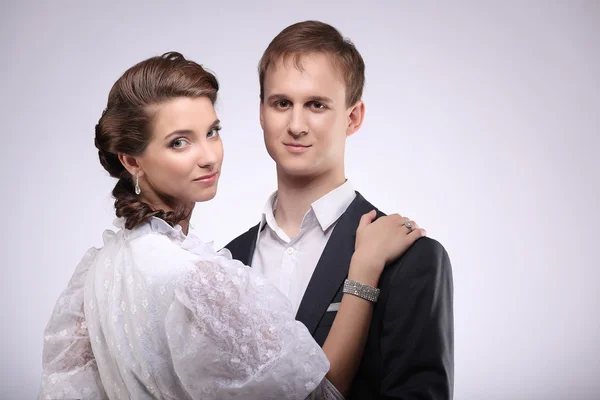 年轻的男人和女人的复古婚礼的肖像 — 图库照片