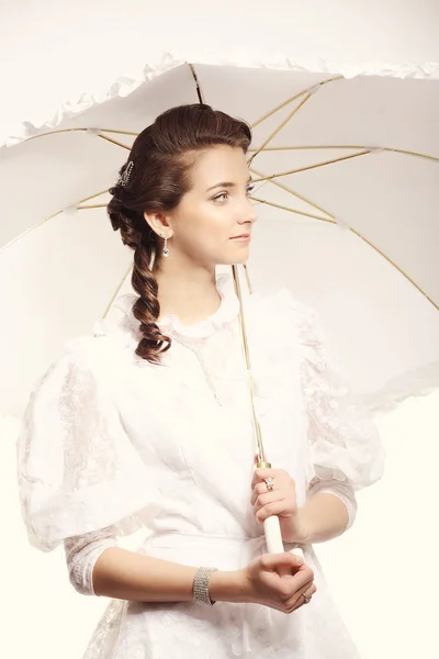 Portrait of young woman with umbrella retro wedding — Stock fotografie