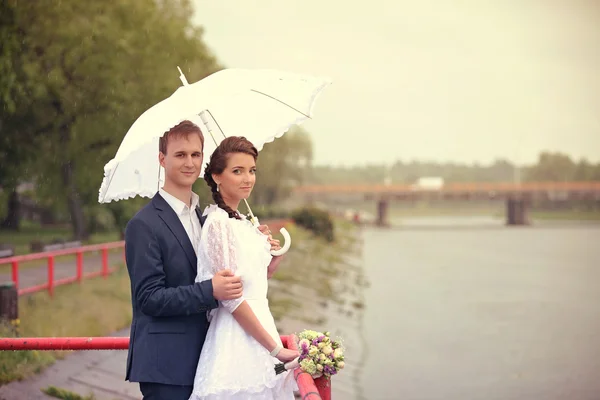 Portræt af ung mand og kvinde retro bryllup - Stock-foto