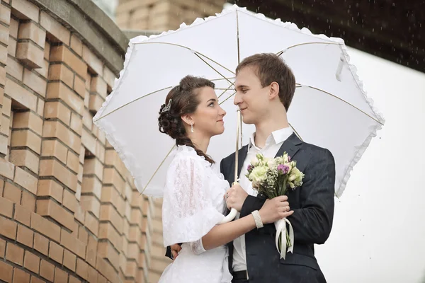 Portræt af ung mand og kvinde retro bryllup - Stock-foto