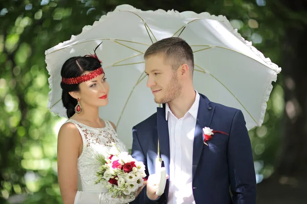 Portrait of young man and woman retro wedding — Stock Photo, Image