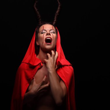 Bir şeytan boynuzu ile portresi. Fantezi. Sanat projesi. Cadılar Bayramı