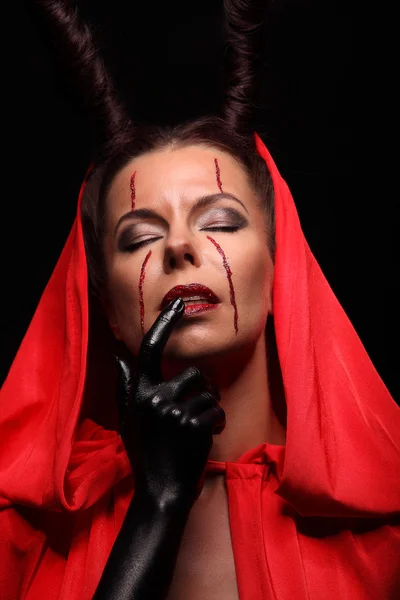 Retrato de un diablo con cuernos. Fantasía. Proyecto de arte. Halloween. — Foto de Stock