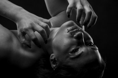 Seksi model çıplak veya garip çıplak poz verdi