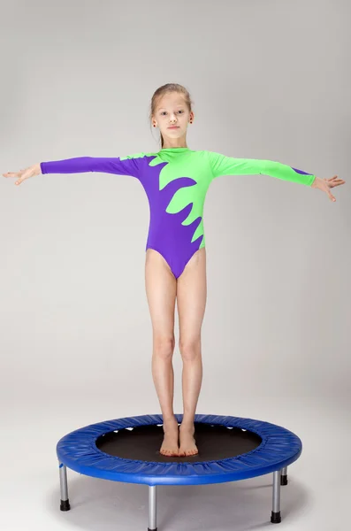 Gymnastické mladá dívka. — Stock fotografie