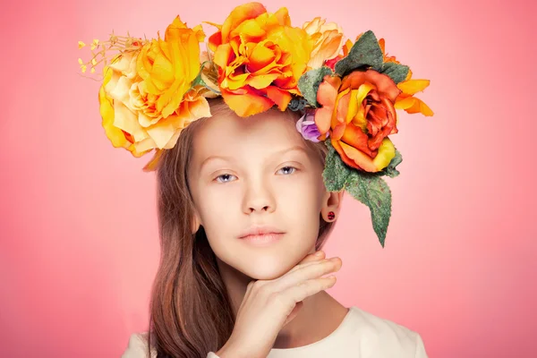 Beauty portrait of young girl. — Stock Photo, Image