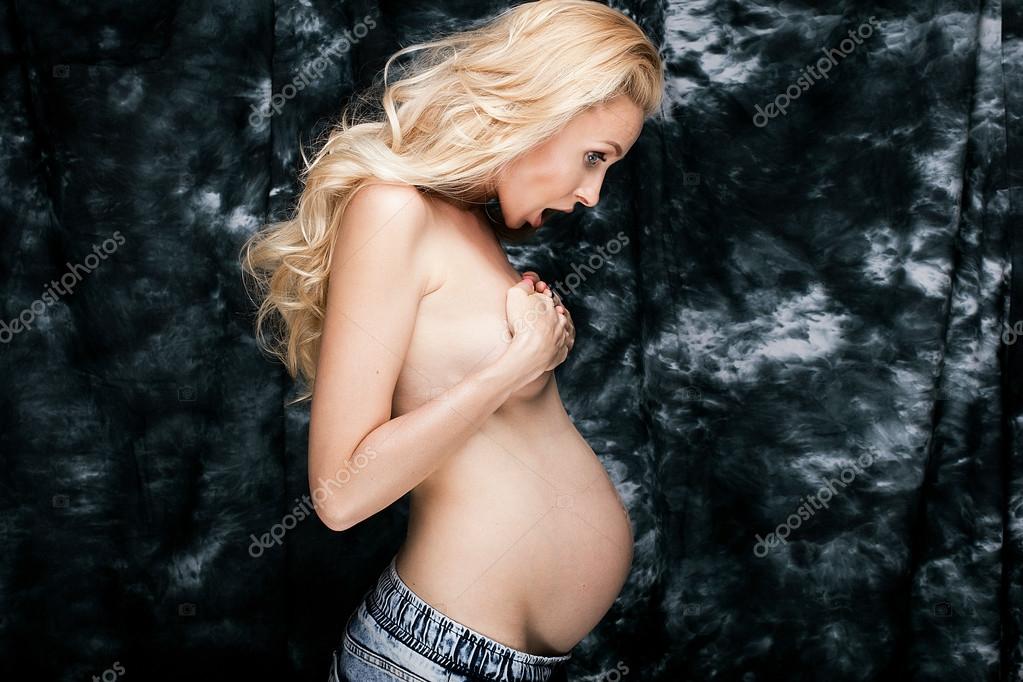 Pregnant nude girl blonde