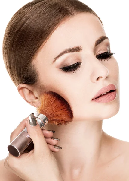 Retrato de belleza de la mujer haciendo maquillaje . — Foto de Stock