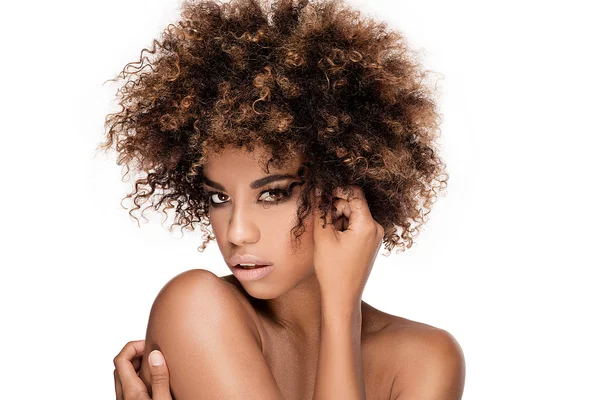 Belleza primer plano retrato de chica con afro . — Foto de Stock