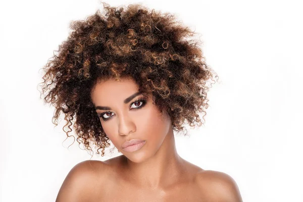 Schoonheid close-up portret van meisje met afro. — Stockfoto