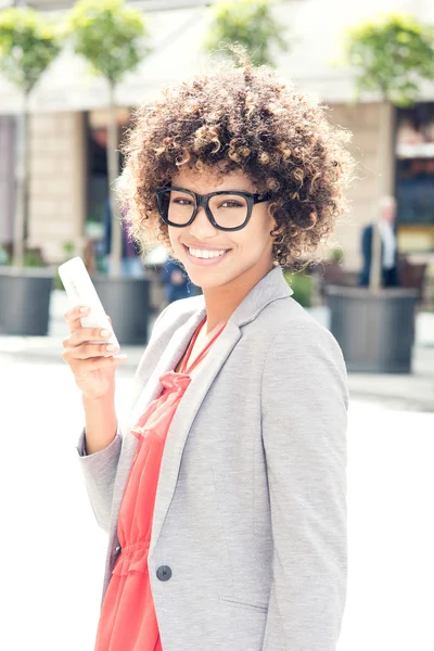 Joven empresaria afroamericana . — Foto de Stock