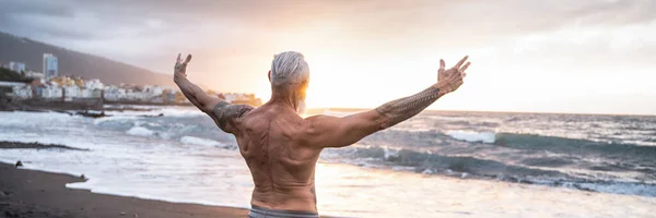 Kor Csak Egy Szám Egészséges Testben Egészséges Lélekben Idősebb Férfi — Stock Fotó