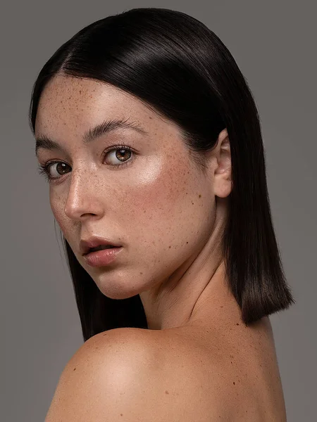 Hermosa Chica Sueca Con Pecas Naturales Retrato Mujer Joven Belleza — Foto de Stock