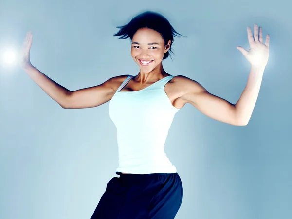 Attractive young woman posing in studio — Stock Photo, Image