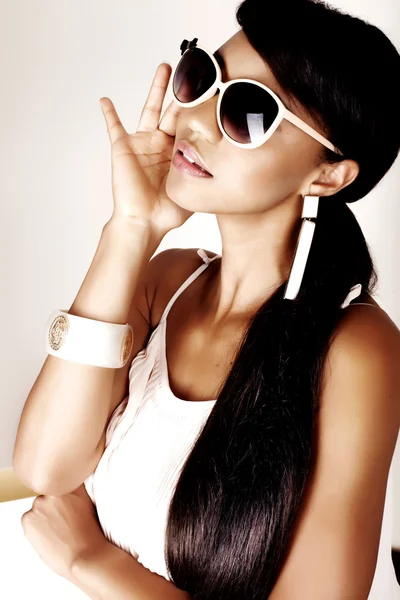 Attractive young woman posing in room — Stock Photo, Image