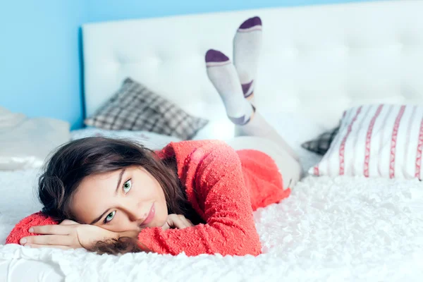 Teenage girl in bed — Stock Photo, Image