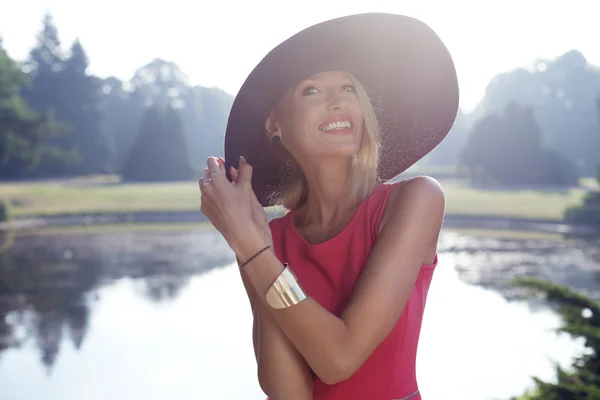 Blonde beautiful woman posing — Stock Photo, Image