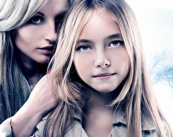 Portrait of mother with daughter — Stock Photo, Image