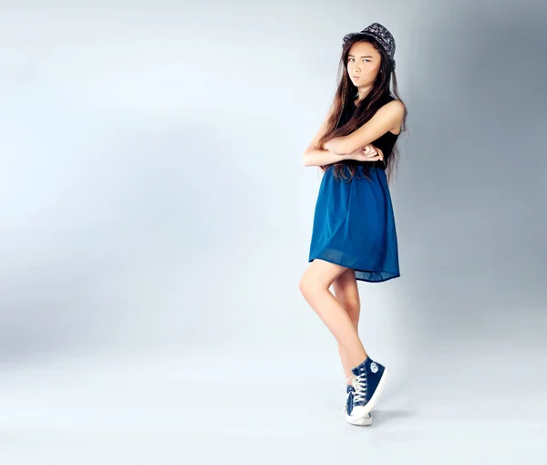 Teenage girl posing in studio — Stock Photo, Image