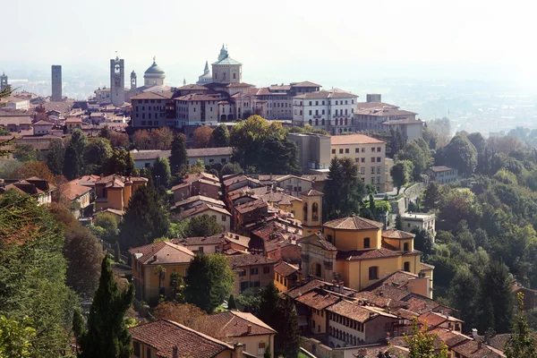 Näkymä Bergamoon, Italia . — kuvapankkivalokuva