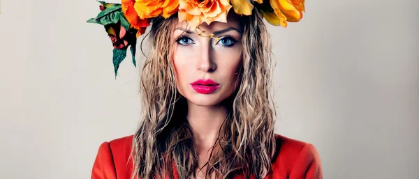 Autumn portrait of beautiful woman — Stock Photo, Image
