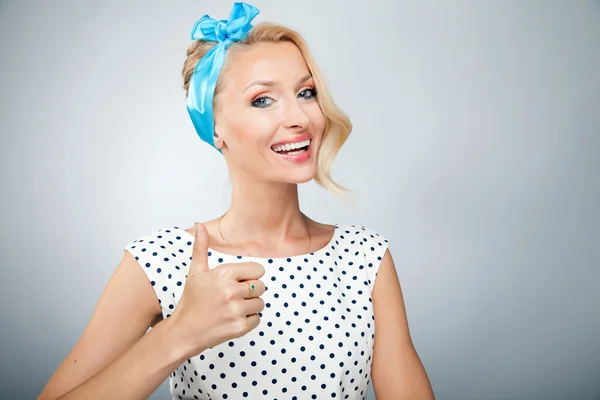 Smiling blonde woman posing — Stock Photo, Image