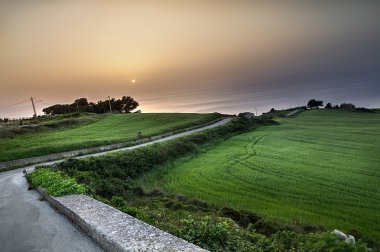 Sicilya üzerinde günbatımı manzara.