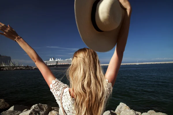 Summer photo of blonde girl. — Stock Photo, Image