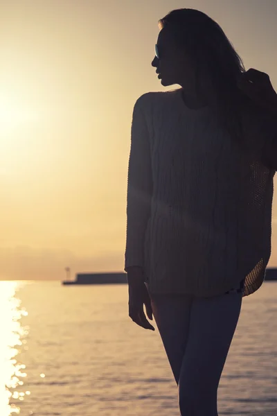 Romantic girl on sunrise. — Stock Photo, Image