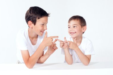 Aile portresi, iki kardeş.