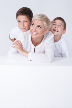 Aile portresi, anne oğlu ile.