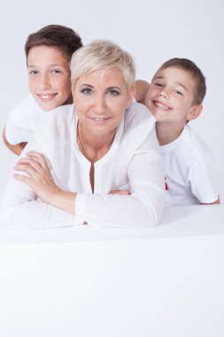 Aile portresi, anne oğlu ile.