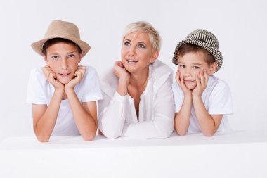 Aile portresi, anne oğlu ile.