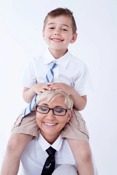 Sorrindo mãe com filho . — Fotografia de Stock