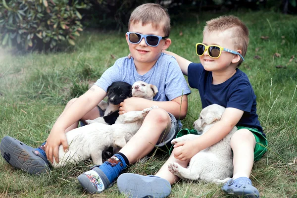 Two little brothers smiling. — Φωτογραφία Αρχείου