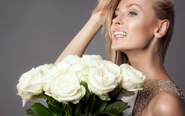 Beauty portrait of smiling bride lady. — Stock Photo, Image