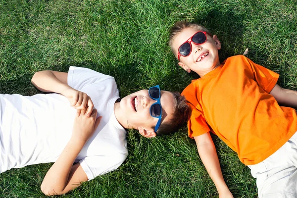 Two brothers playing outdoor. — Stock Photo, Image