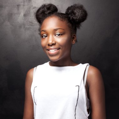 stüdyoda poz genç genç kız.